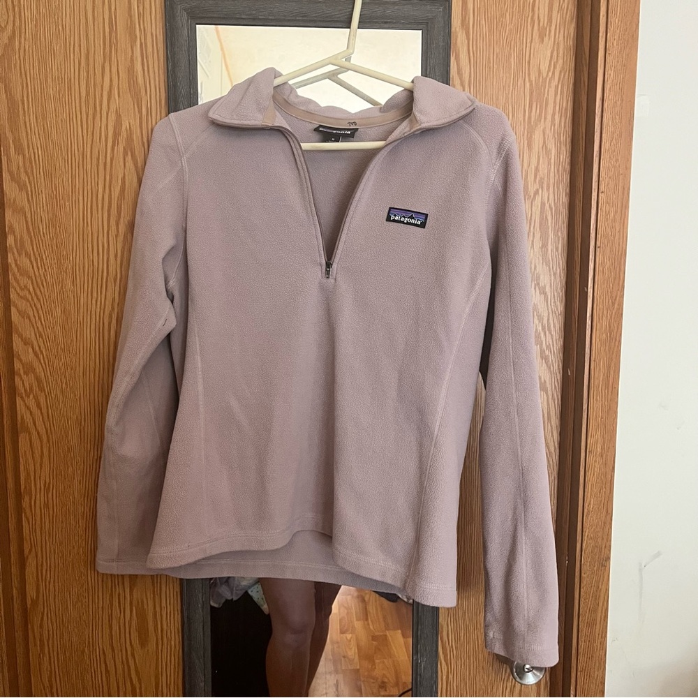 Patagonia Women’s Pullover Fleece Sweater with half zip detail- Light Mauve